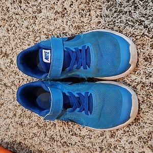 Nike Revolution 3 shoes size youth 1